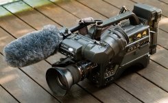 Hi8_3CCD-camcorder_Sony_EVW-300.jpg Hi8_3CCD-camcorder_Sony_EVW-300.jpg