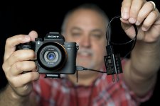 Sony-a7-III-Erik-Holding.jpg