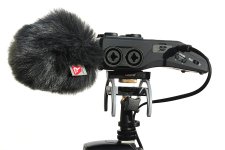 Large_041130_Portable_Recorder_Suspension_HD_Zoom_H6_inuse_01.jpg