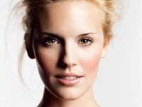 ws_Maggie_Grace_portrait_1600x1200.jpg ws_Maggie_Grace_portrait_1600x1200.jpg