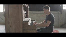 SmlRoomPiano.jpg
