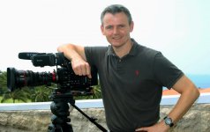 Sparky with F5 in Singapore.jpg