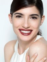 Clinique-Pop-Model-Shot-in-Berry-Pop-2.jpg